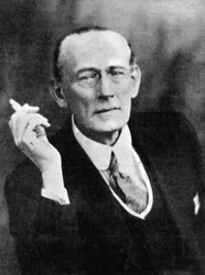William John Locke 1863-1930, britský romanopisec a povídkář, počátek 20.