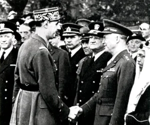 2. světová válka: De Gaulle pozdravuje Eisnhowera, 1944