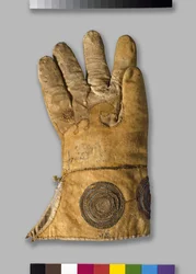 Hawking Glove, z kolekce Tradescant (červenohnědá srnčí kůže s panelem z šedobílé kůzlečí nebo psí kůže)