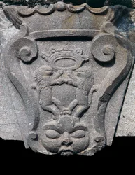 Erb v kameni, architráv vstupních dveří, Barile, Basilicata, Itálie