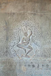 Tančící reliéf Apsary na vnější západní stěně, Angkor Wat, Kambodža (foto)