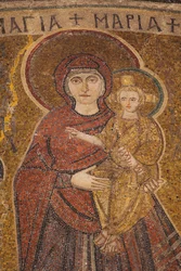 Detail mozaiky ze 6. století v kostele Panagia Angeloktistos v Kiti, představující Pannu Marii a Ježíše mezi dvěma archanděly Michelem a Gabrielem Region Larnaca, Kypr