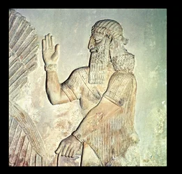 hodnostář, reliéf, asyrský (mramor)