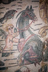 Síň Arionu. Námořní scéna. Mořští tvorové. Nereides a tritoni. 3. - 4. století. Římská vila Casale, Sicílie. památka UNESCO.