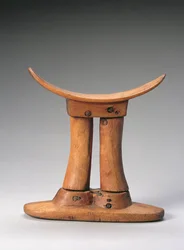 Podhlavník, egyptský, Nová říše, cca 1550-1069 př. n. l. (dřevo)