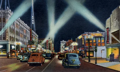 Hollywood Boulevard yöllä Kaliforniassa
