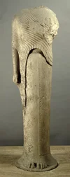 Kore figura věnovaná Cheramyes, ze svatyně Hera, Samos, asi 570 př.nl (mramor)