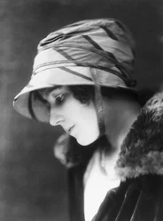 Lady Elizabeth Bowes-Lyon (1900-2002), c 20. léta 20. století