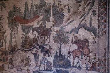 Malá lovecká síň. Celkový pohled na mozaiku. 3. - 4. století. Římská vila Casale, Sicílie. památka UNESCO.