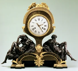 Plášťové hodiny s postavami dne a noci, od Jean Andre Lepaute (1720-88), Paříž (pozlacený a patinovaný bronz)