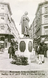 Památník v Bruselu připomínající Gabrielle Petit, kolem roku 1925 (litho)