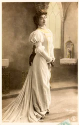 Stará pohlednice/Yvonne Dubel (1881-1958)/Herečka