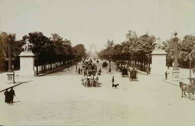 Champs Elysees, Paříž (sépiová fotografie)