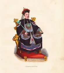 Čínský císař v vyšívaném rouchu a klobouku s pavím perem sedí na trůně. Ručně kolorovaný dřevoryt Merciera podle ilustrace Pannemakera z díla Augusta Wahlena “Mores, Uses et Costumes de tous les Peuples du Monde”, Librairie Hist