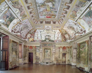 Hlavní salon, navržený Pirrem Ligoriem (asi 1500-1583) pro kardinála Ippolita II d