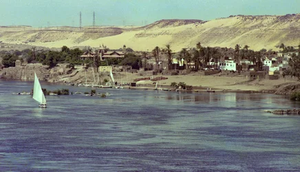 Pohled na Nil s lodí Faluka Egypt, kolem roku 1979 (foto)