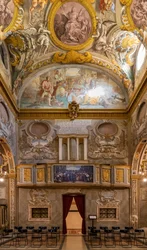 Pohled na protifasádu, kostel Nunziatina, Todi, Umbria, Itálie (foto)