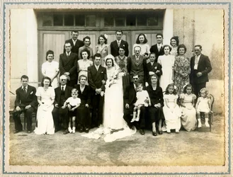 Svatební fotografie, v Lure, Francie, mezi lety 1940 a 1950 (černobílá fotografie)