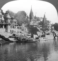 Hořící ghát na Ganze v Benares Varanasi, Indie, 1900.