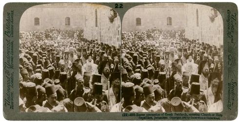 Velikonoční procesí řeckého patriarchy, vstup do chrámu Božího hrobu, Jeruzalém, 1903.