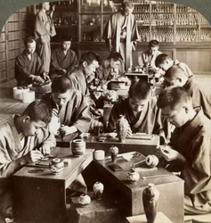 Zkušení dělníci vytvářející návrhy v Cloisonne, Kyoto, Japonsko, 1904
