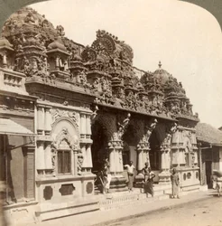 Nádherně vyřezávaná výzdoba hinduistického buddhistického chrámu, Colombo, Ceylon, 1902.