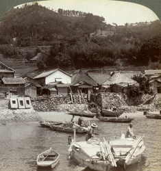 Rybářská vesnice Obatake na vnitrozemském moři, při pohledu na sever k terasovitým rýžovým polím, Japonsko, 1904