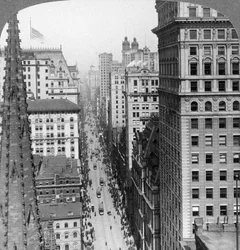 Od empírové budovy kolem kostela Trinity až po Broadway, 1902