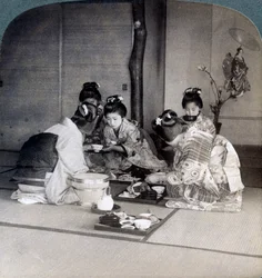 Gejše na večeři, Tokio, Japonsko, 1904