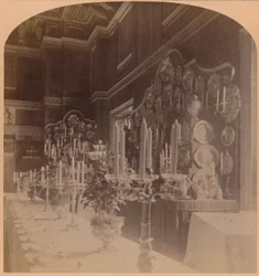 Zlatá deska používaná královskou rodinou, Supper Room, Windsor Castle, Anglie, 1900.