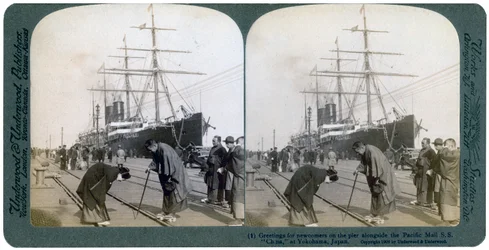 Pozdrav pro nováčky na molu vedle Pacific Mail SS Čína, Yokohama, Japonsko, 1904.