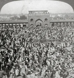 Na dvoře mešity Jumma, Dillí, Indie, 1903.