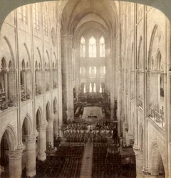 Interiér velké katedrály Notre Dame, Paříž, Francie, 1900.