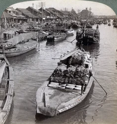 Pohled na západ od mostu Nihon Bashi, směrem k centru Tokia, Japonsko, 1904