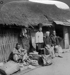 Nativní obchod a zákazníci poblíž Mogoku, severní Barma, 1900.