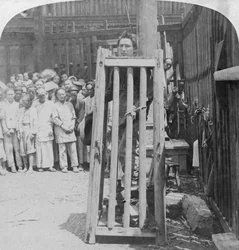 Jedna z hrozných čínských metod trestu smrti, Šanghaj, Čína, 1900