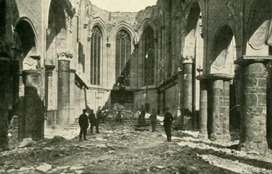 Zničený kostel ve Visé v Belgii, 1914-1918, c1920.