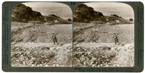 Skála Eliášova oltáře na hoře Karmel a rovina Esdraelon, Palestina, 1900.