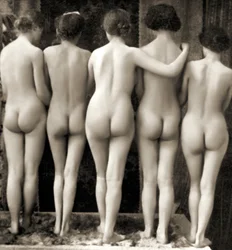 Kvintet ženských aktů, kolem roku 1900