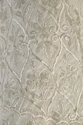 Kabát Berthy Palmerové, kolem roku 1870 (detailní pohled na látku), žebrované hedvábné moaré, třásně a křišťálové korálky