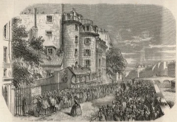 Vstup do policejní prefektury od rue de Jerusalem na rohu Quai des Orfevres v Paříži v 19. století před rokem 1871 – rytina v „Tableau-de-Paris“ od Edmonda Texiera 1852.