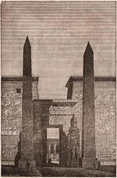Čelní pohled na rekonstrukci Luxorských obelisků v Egyptě