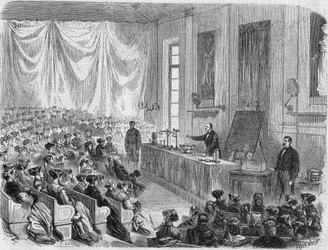 Otevření kurzů pro mladé dívky na Sorbonně v roce 1867. Rytina z kresby pana Lixe