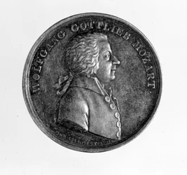 Stříbrná medaile v podobizně skladatele Wolfganga Amadea Mozarta (1756 - 1791).