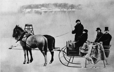 Italský skladatel Giuseppe Verdi (1813-1901) v Petrohradě v Rusku (sedící vlevo). cca 1862