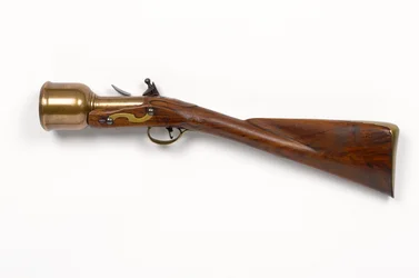 Křesadlový ruční moždíř c.1760-1770 (moždíř, ruční, křesadlový zámek)