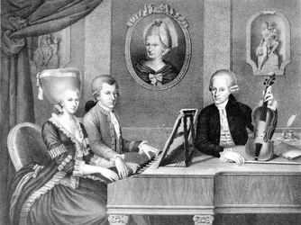 Portrét Wolfganga Amadea Mozarta (1756 - 1791) mezi jeho otcem a matkou. Litografie 19. století.