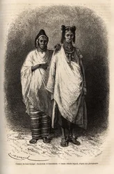 Sarakolese a Kassonkese ženy, populace Horního Senegalu, v tradičním oblečení. Rytina pro ilustraci plavby na pobřeží Afriky od viceadmirála Fleuriota de Langle, v roce 1868, publikovaná v „“Le tour du monde“““ 1872, editoval Edouard Charton