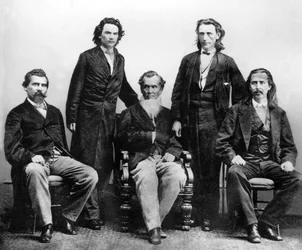 Cherokee Indians ve Washingtonu v roce 1866 vyjednat smlouvu se Spojenými státy, která bude podepsána 19. července l-r John Rollin Ridge Saladin Watie Richard Fields plukovník Elias C Boudinot plukovník William P Adair