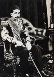 Portrét Abdulhamida II (1842-1918), sultána Osmanské říše (černobílá fotografie)